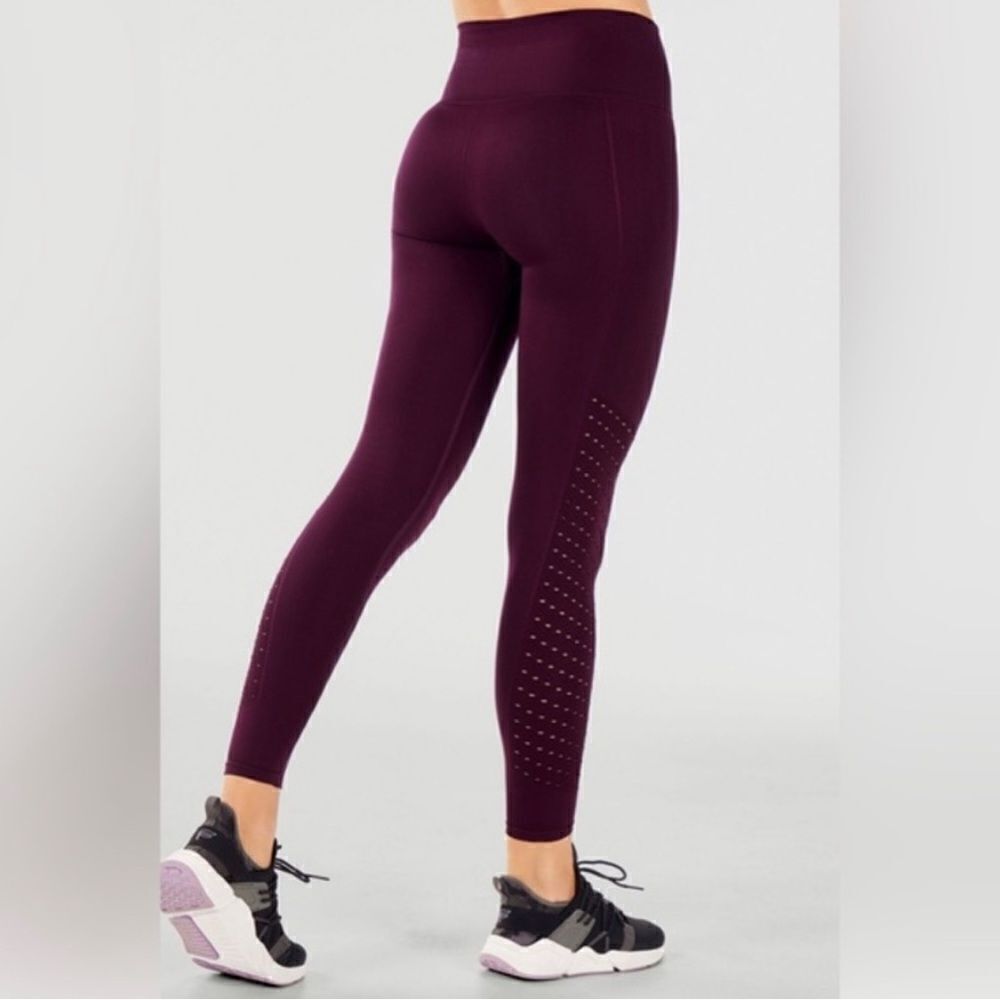 Fabletics sync high waisted seamless burgandy 7/8 legging